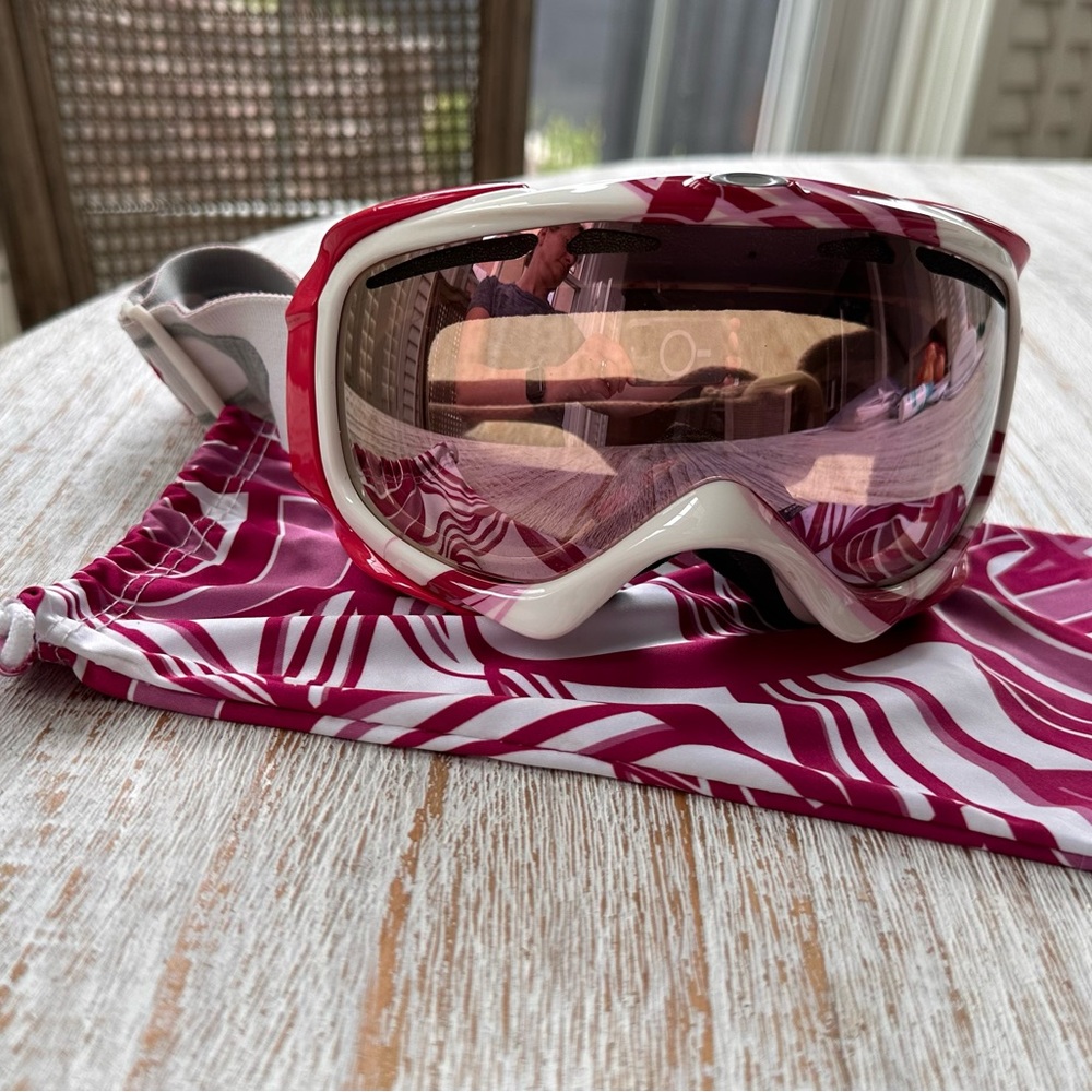 Oakley Elevate YSC Snowboard Ski Women's Goggles Breast Cancer